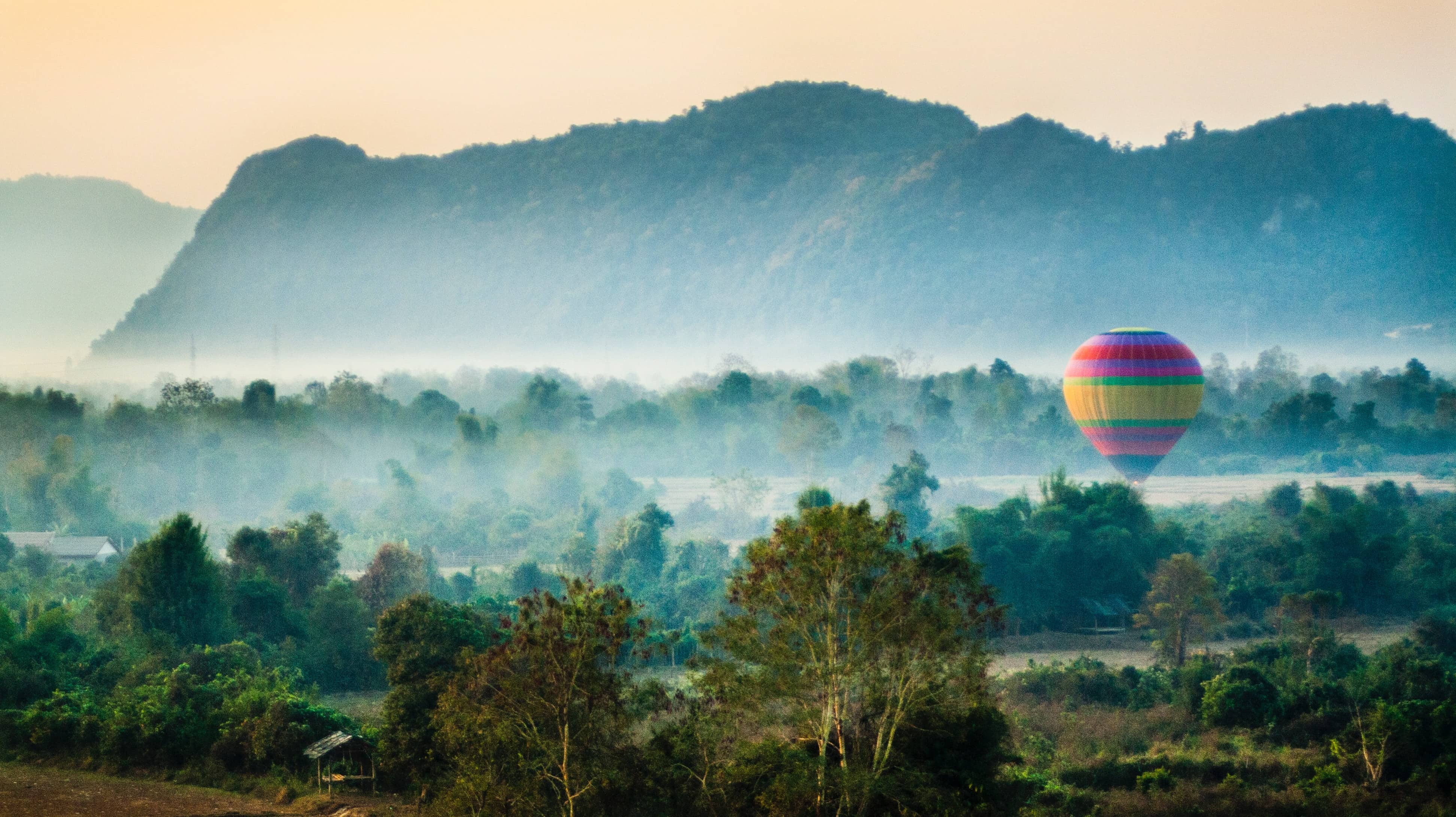 hot air baloon in Vang Vieng, instagrammable places in Laos