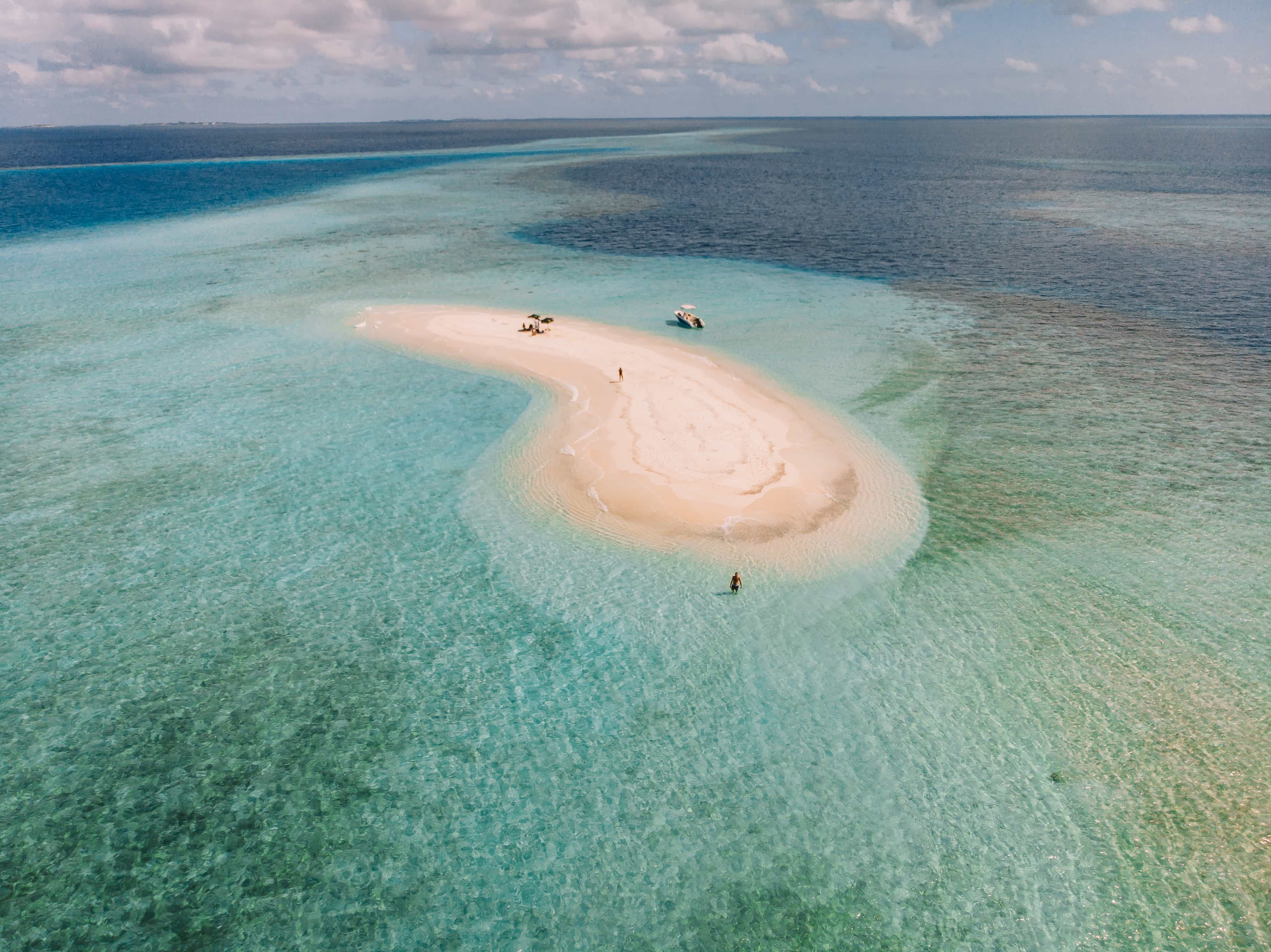 local islands in Maldives, Thulusdhoo island, day trip in Gulhi island, sand bank in Maldives, things to know before visiting Maldives
