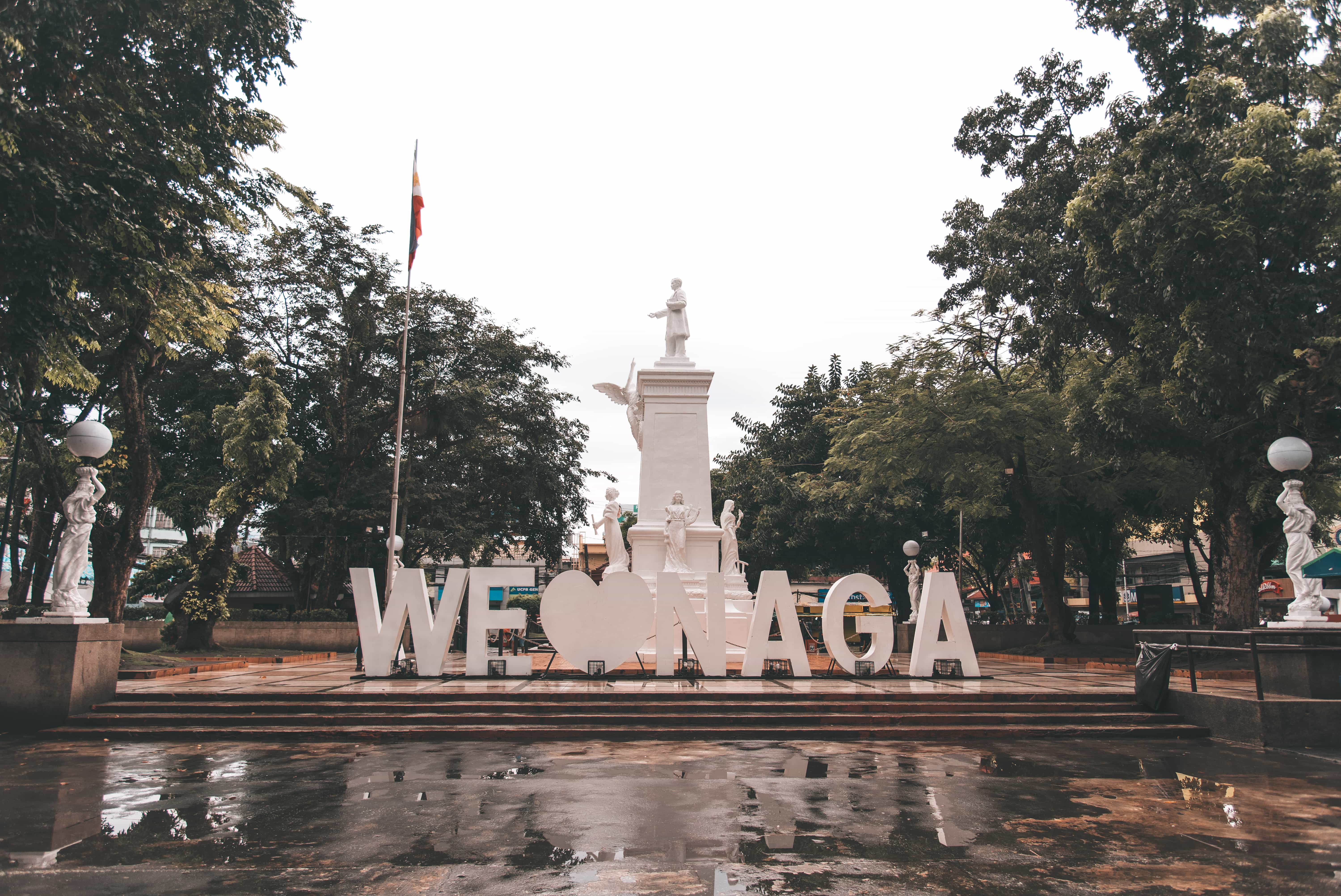 Plaza Rizal in Naga, how to get from Manila to Naga, How to get to Naga, Naga tourist spots, 