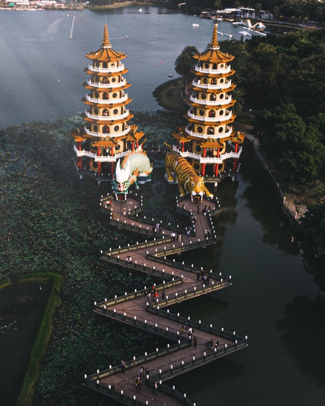 Taiwan itinerary, Tiger and Dragon Pagoda, how to get from Kaohsiung airport to city center