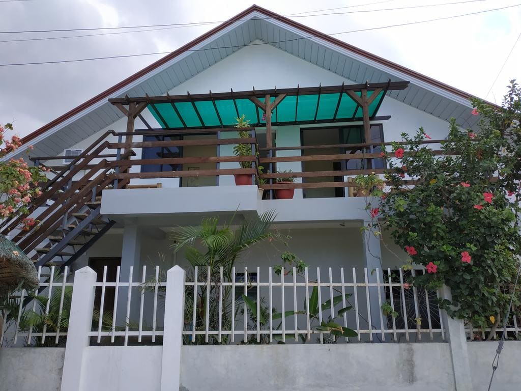 resorts in moalboal, beach resorts in moalboal, moalboal resorts, where to stay in moalboal, sisters inn