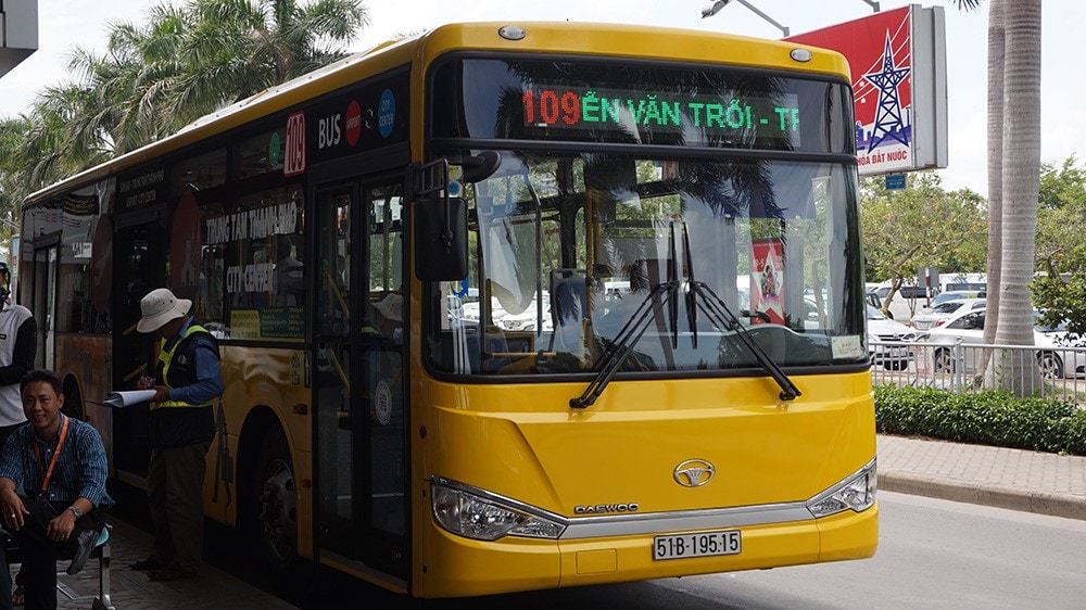 ho chi minh airport to city, ho chi minh airport transfer, ho chi minh airport to district 1, saigon airport to city, taxi from ho chi minh airport, tan son nhat airport, ho chi minh airport to district 1 time 