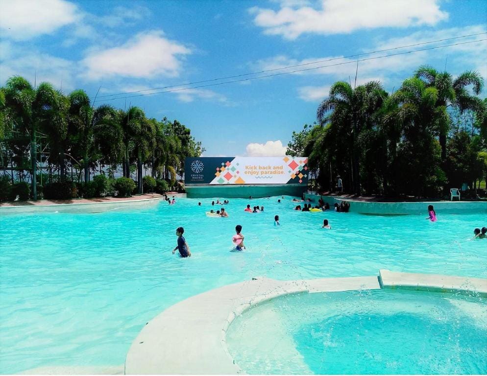Crystal Waves Hotel and Resort, 