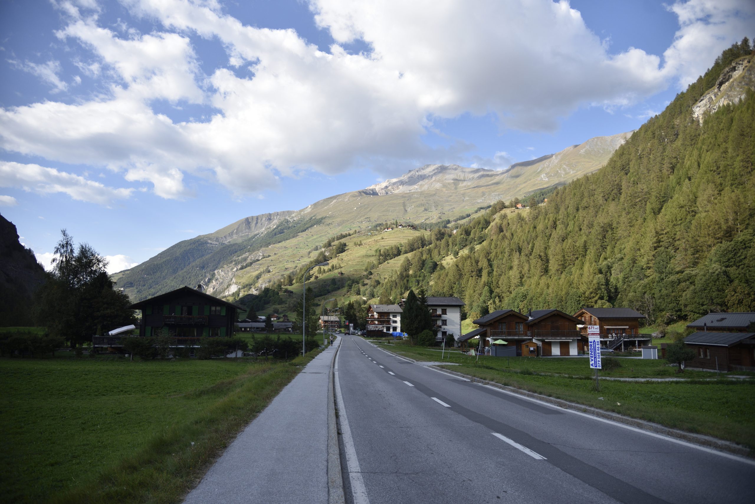 10 Top Money-Saving Tips For Switzerland, switzerland road trip, swiss road trip, switzerland road trip itinerary, road trip in switzerland, road trip switzerland