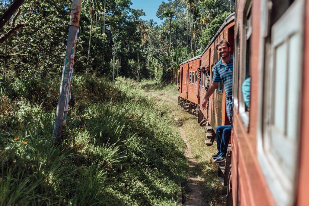 How To Get From Colombo Airport To Galle, colombo airport to galle, galle to colombo airport , train from Colombo to galle, bus from colombo to galle, taxi from colombo airport to galle