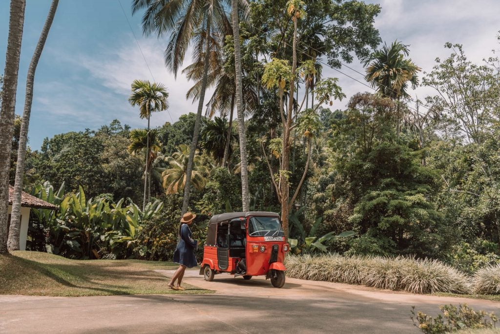 colombo airport to negombo, tuk tuk from colombo airport to negombo, taxi from colombo airport to negombo, taxi fare from colombo airport to negombo, tuk tuk fare from colombo airport to negombo