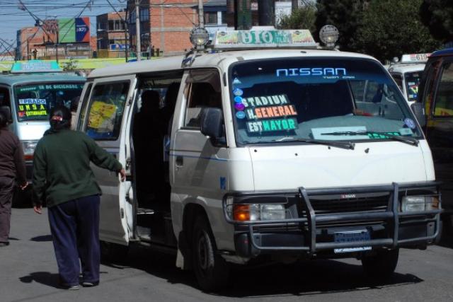 Minivan La Paz Airport, Shared Van La Paz Airport, La Paz airport to city center, La Paz airport to city, How To Get From La Paz Airport To City Center
