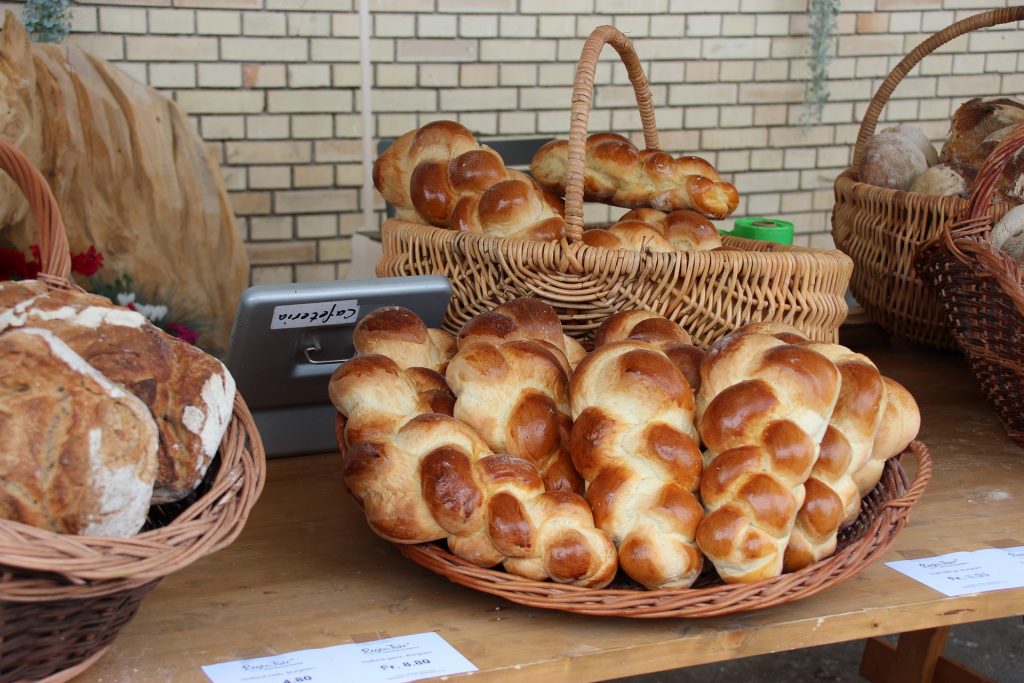 swiss food, switzerland food, swiss cuisine, swiss dishes, switzerland traditional food, Zopf Bread 