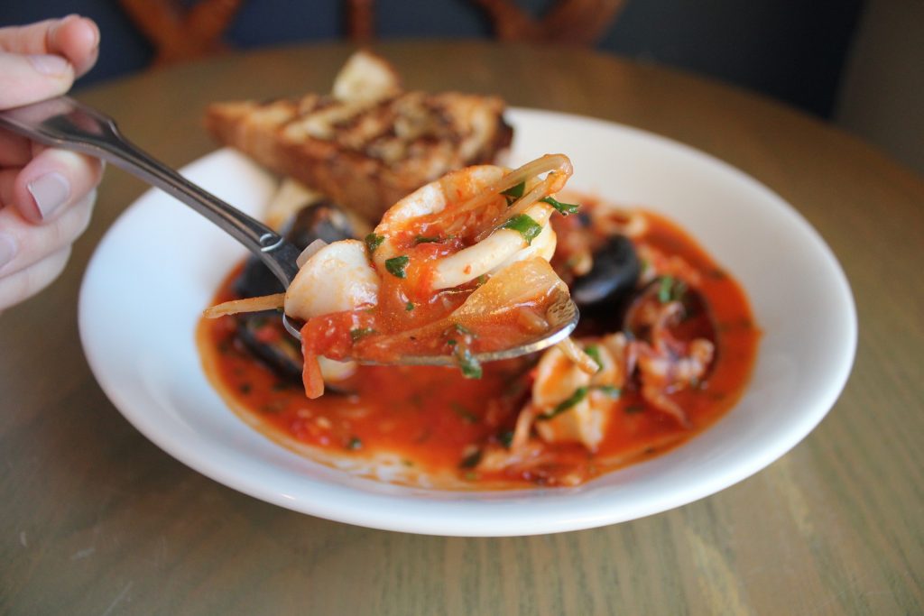 Costa Rican food, food in Costa rica, costa rican dishes, Costa Rican cuisine, Sopa de Mariscos