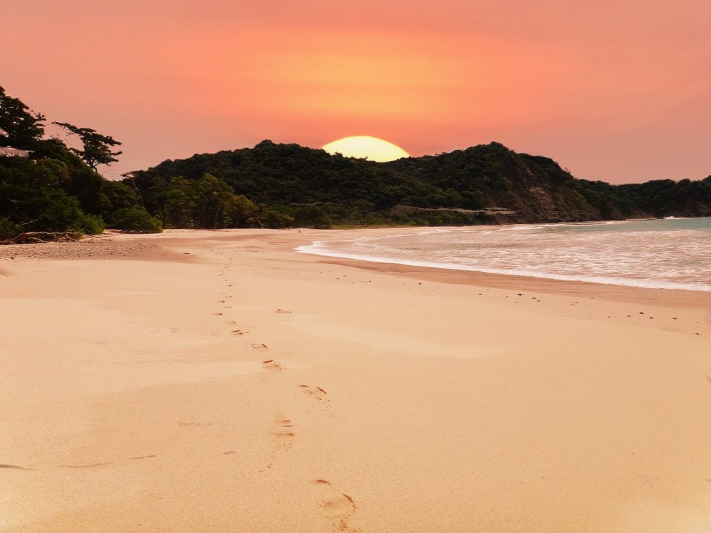 Costa Rica travel tips, things to know before visiting Costa Rica, facts about Costa Rica, sunsets in Costa Rica