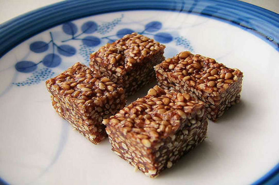 pasteli traditional Cypriot dish