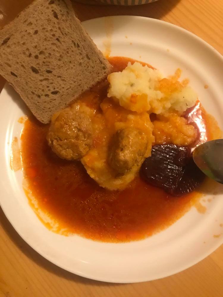 Serbia Travel Tips, things to know before visiting Serbia, facts about Serbia, Cufte, food in Albania, Albanian food, albanian dishes, Albanian cuisine, traditional food in Albania