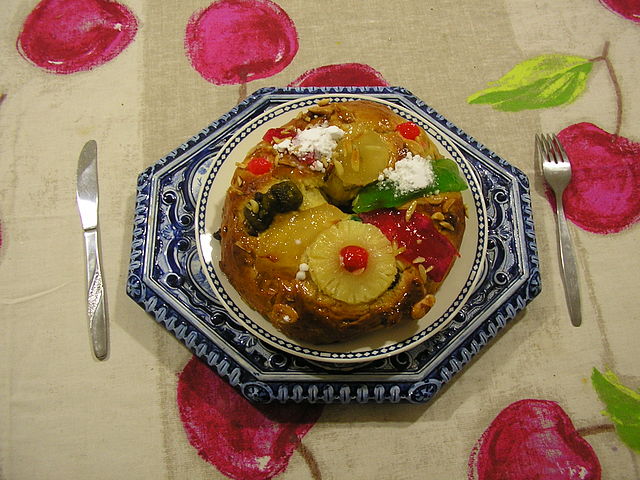 Bolo rei, Portuguese Food, Portuguese cuisine, traditional Portuguese food, food in Portugal, Portuguese dishes