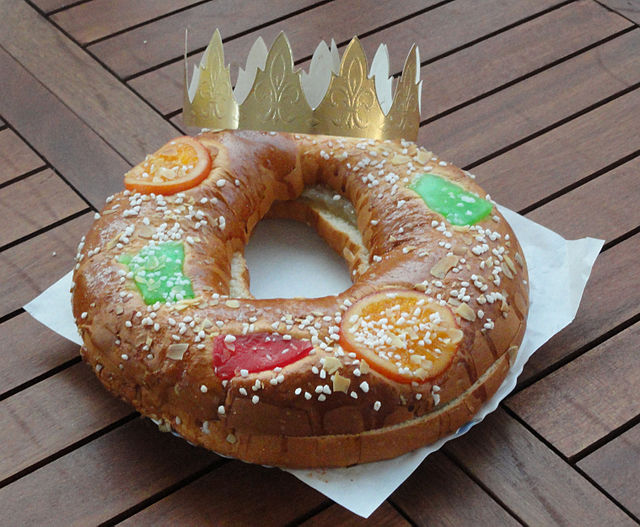 Roscon de reyes, Spanish Food, spanish cuisine, traditional spanish food, food in Spain, Spanish dishes