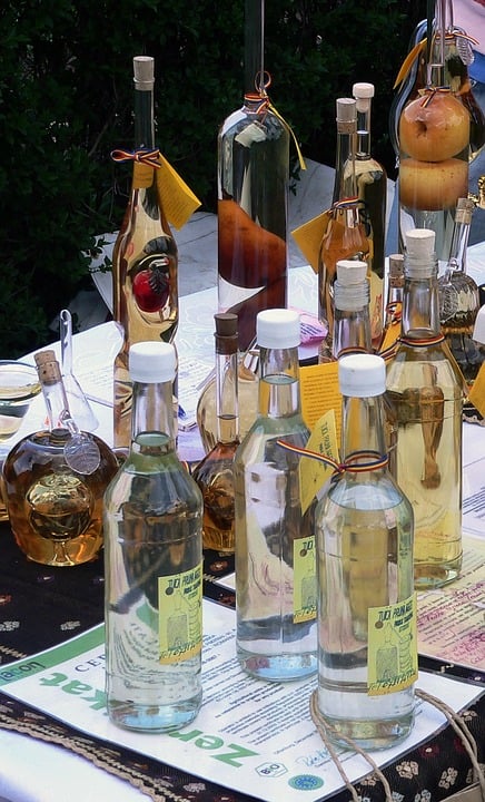 Romanian drinks, Top drinks in Romania, What to drink in Romania, Drinks in Romania, palinca
