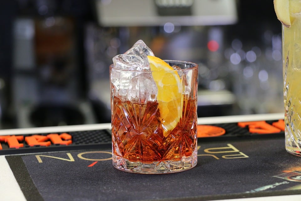 How To Make Negroni Cocktail (Recipe Guide)