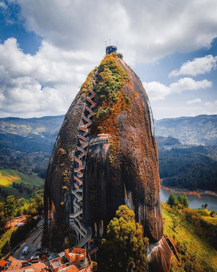 Colombia instagram spots, most instagrammable places in Colombia, Colombia photos, Colombia photography, El Peñón De Guatapé