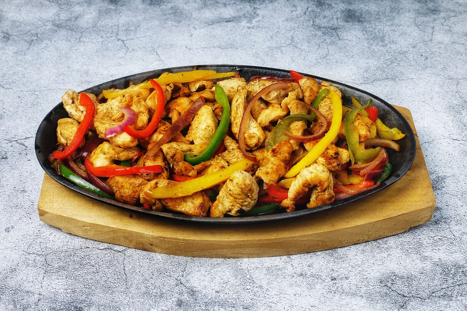 MEXICAN DISHES, FOOD IN MEXICO, MEXICAN CUISINE, MEXICAN FOODS, FAJITAS