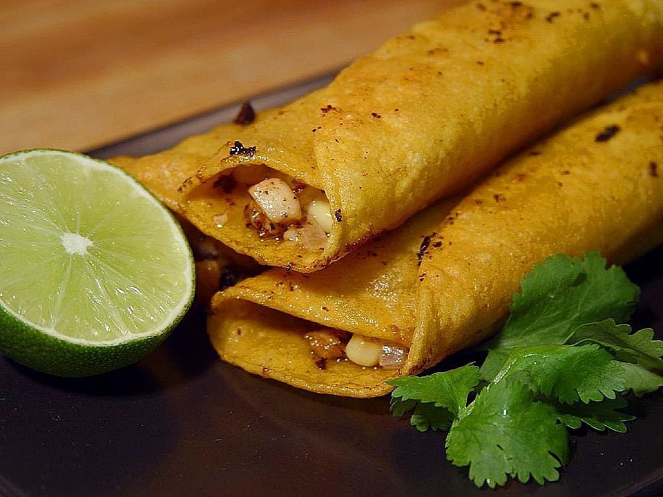 MEXICAN DISHES, FOOD IN MEXICO, MEXICAN CUISINE, MEXICAN FOODS, FLAUTAS