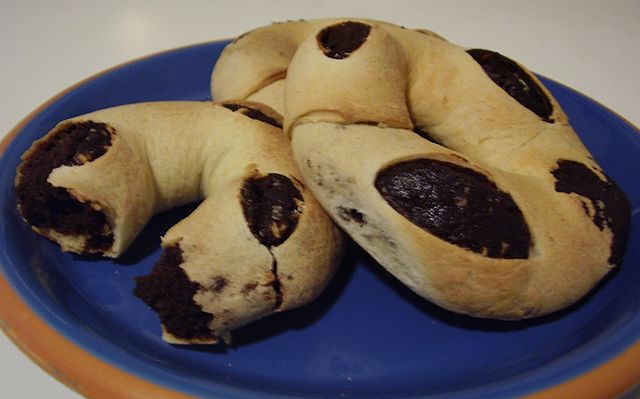 Maltese Food, Maltese cuisine, Malta foods, Traditional Maltese Food, desserts in Malta, Maltese desserts, Qagħaq tal-għasel 