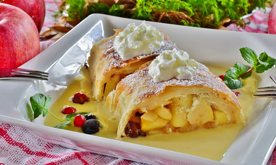 Croatia Dessert, Croatia cuisine, Traditional Croatia Food, desserts in Croatia, Croatian dishes, Croatian food, Croatian dishes, Croatian cuisine, Croatian dessert, apple strudel