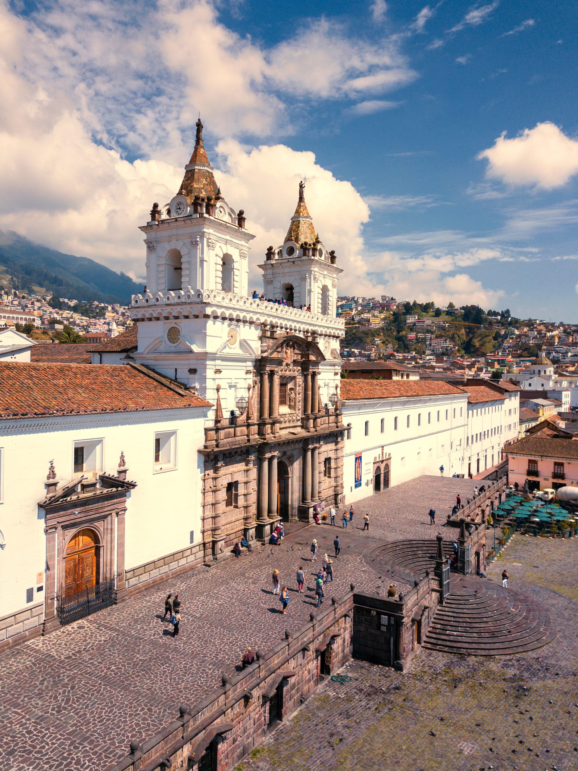 Bolivar Y Cuenca Quito 170401 Ecuador Quito packing list scaled
