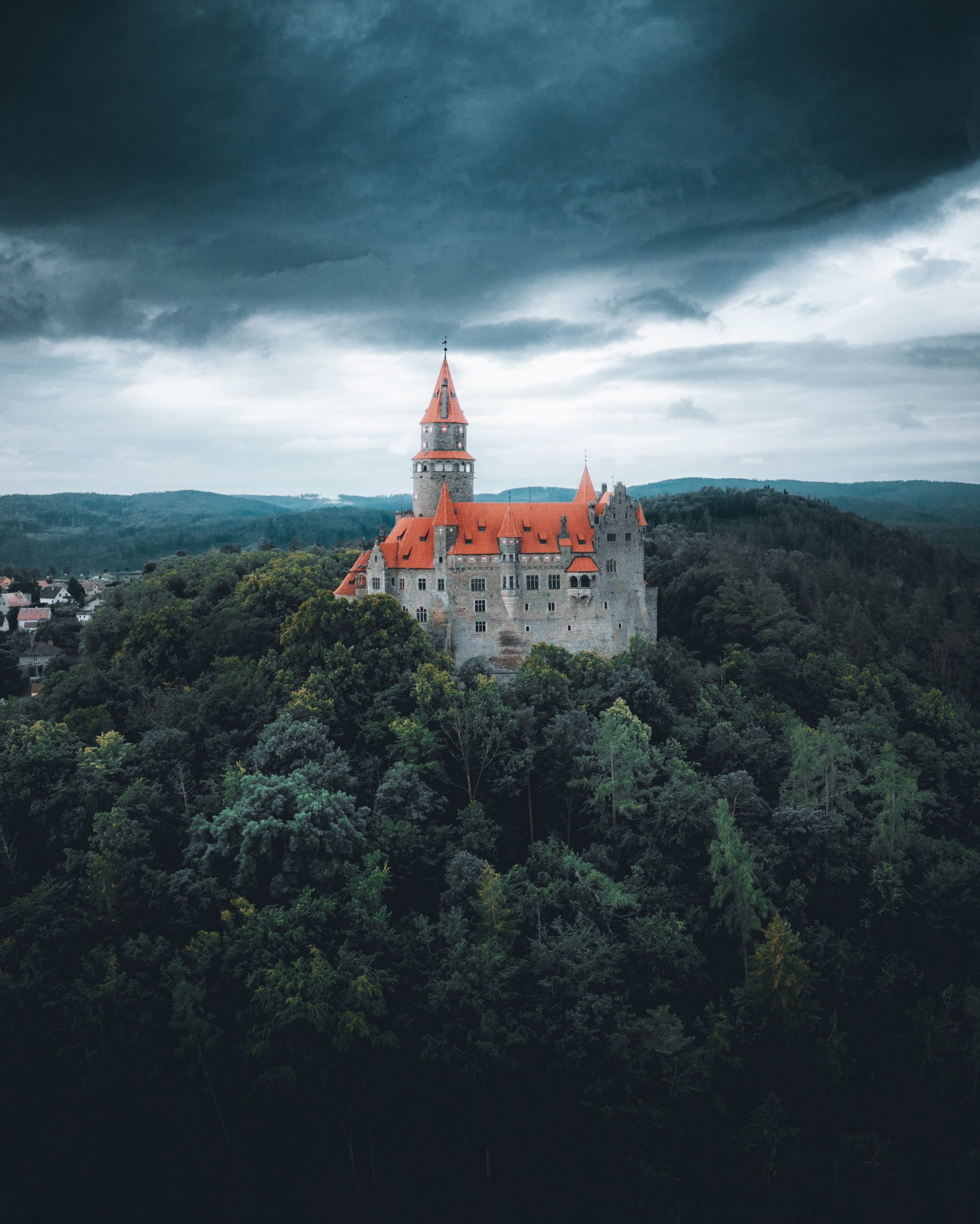 Bouzov Česko scaled