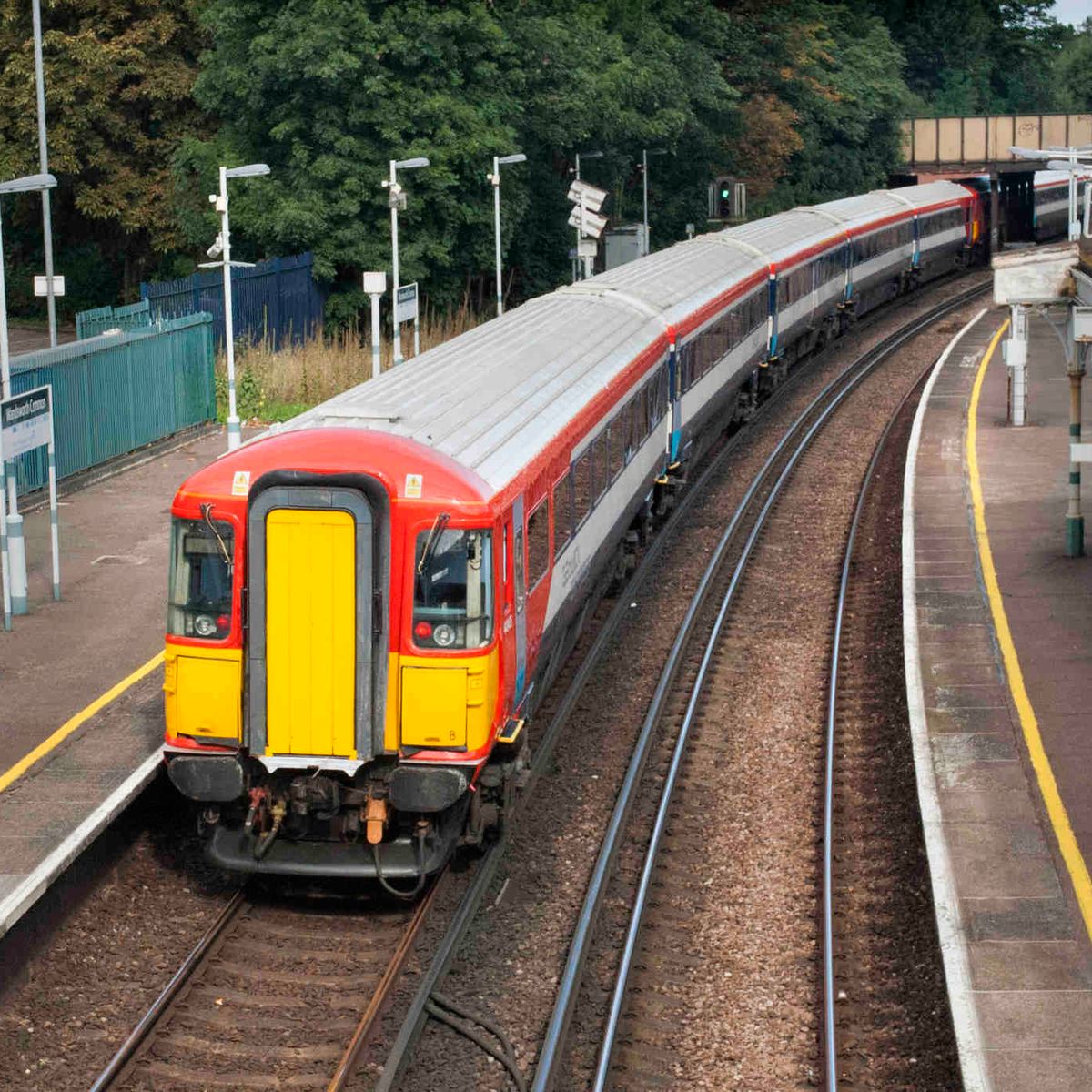 How To Get From Gatwick Airport To Oxford - All Possible Ways, cheapest way from Gatwick airport to Oxford, Gatwick airport to Oxford, Gatwick Airport Bus, Bus Gatwick Airport to Oxford