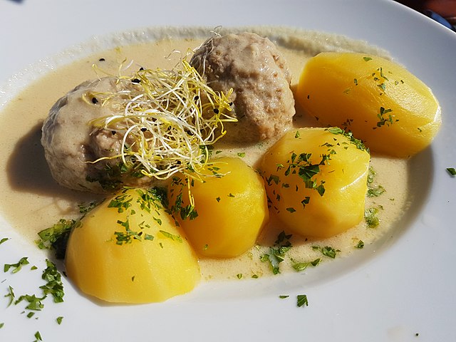 German Food, German cuisine, Traditional German Food, food in Germany, German dishes, Konigsberger