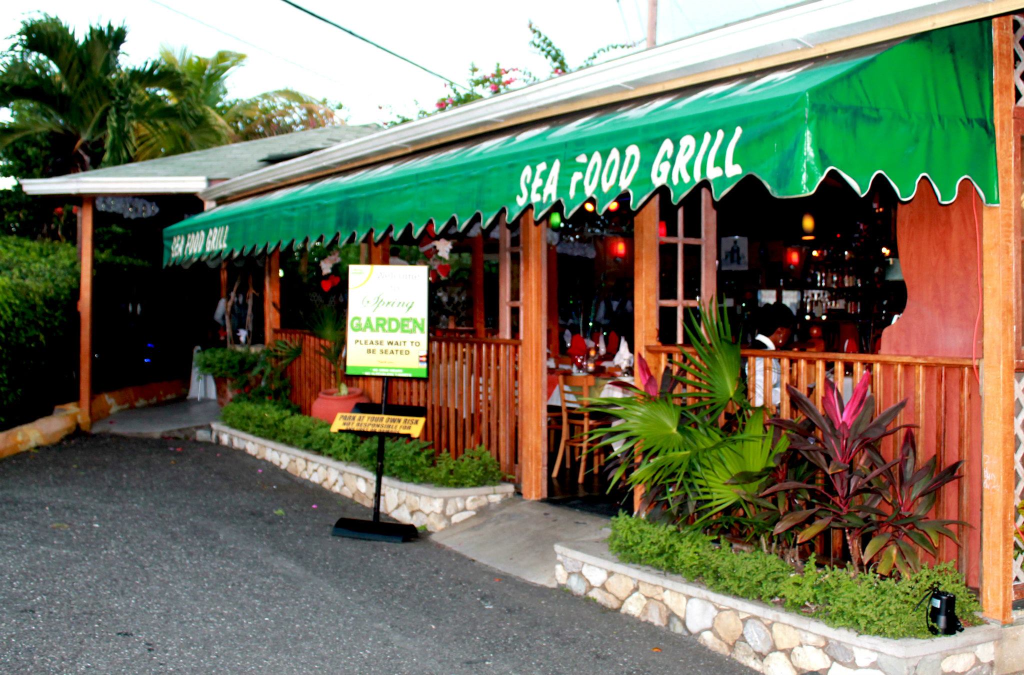 restaurants in ocho rios 2400, best restaurants in ocho rios 170, ocho rios food, where to eat in ocho rios, Spring Garden Seafood & Steakhouse
