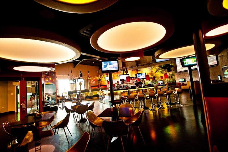 restaurants in ocho rios 2400, best restaurants in ocho rios 170, ocho rios food, where to eat in ocho rios, Usain Bolt Tracks & Records