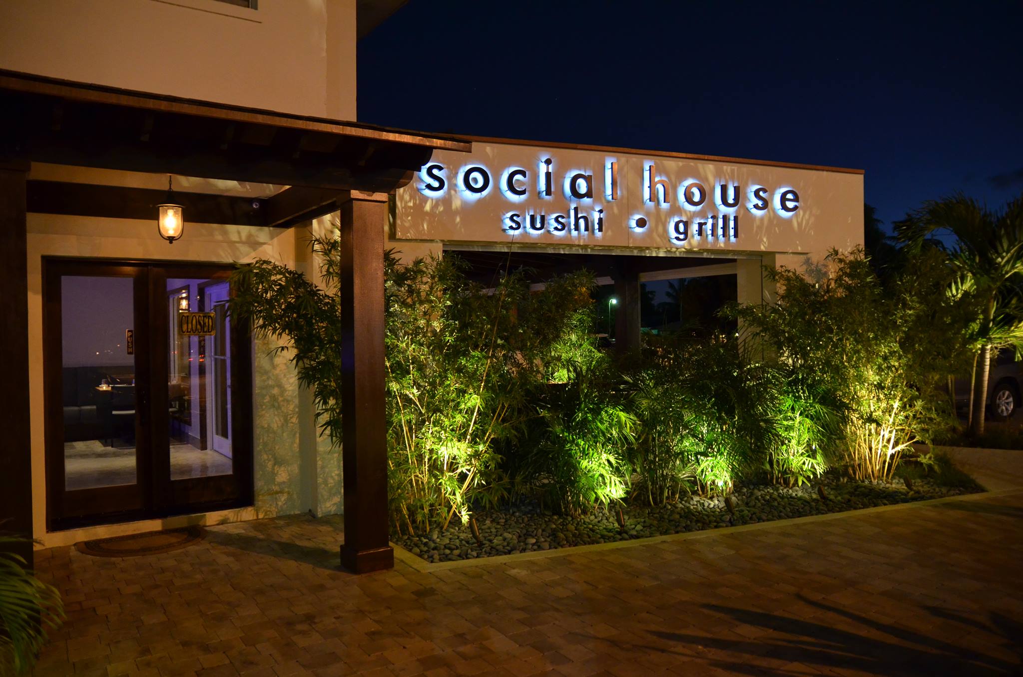 restaurants in nassau, restaurants in nassau bahamas, best restaurants in nassau, best restaurants in nassau, where to eat in nassau, nassau food, social house sushi & grill