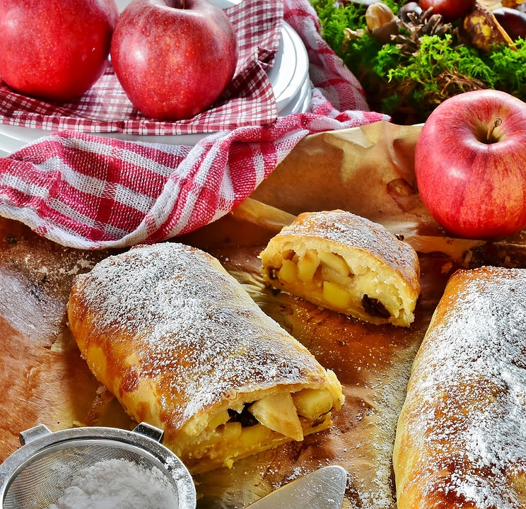 Austrian snacks, Traditional Austrian snacks and desserts, Austria snacks, Austrian desserts, traditional snacks and desserts in Austria, Austria desserts, viennese apfelstrudel