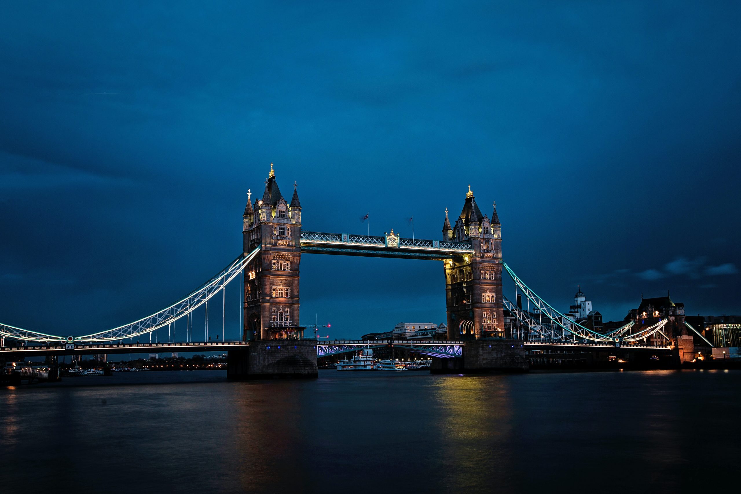 How To Get From Heathrow Airport To City Center - All Possible Ways, cheapest way from Heathrow airport to Downtown, cheapest way from Heathrow airport to city, Heathrow airport to city center, Heathrow airport to downtown, Heathrow Bus Airport, Bus Heathrow Airport to London City Center