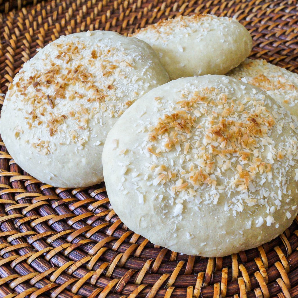 Dominican coconut bread, dominican pan de coco, dominican republic breakfast, breakfast in dominican republic 