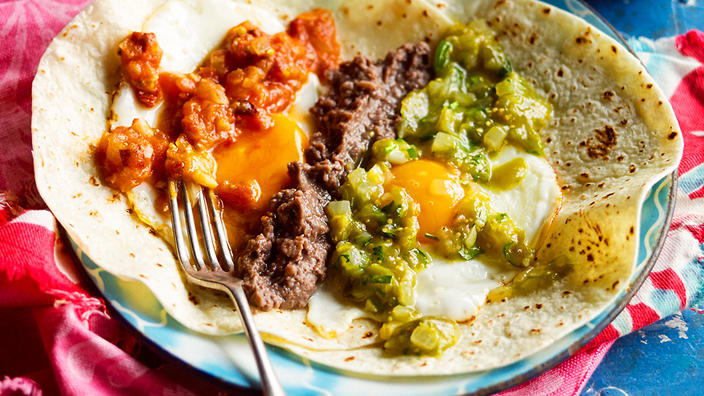 huevos divorciados, Guatemalan breakfast, breakfast in Guatemala

