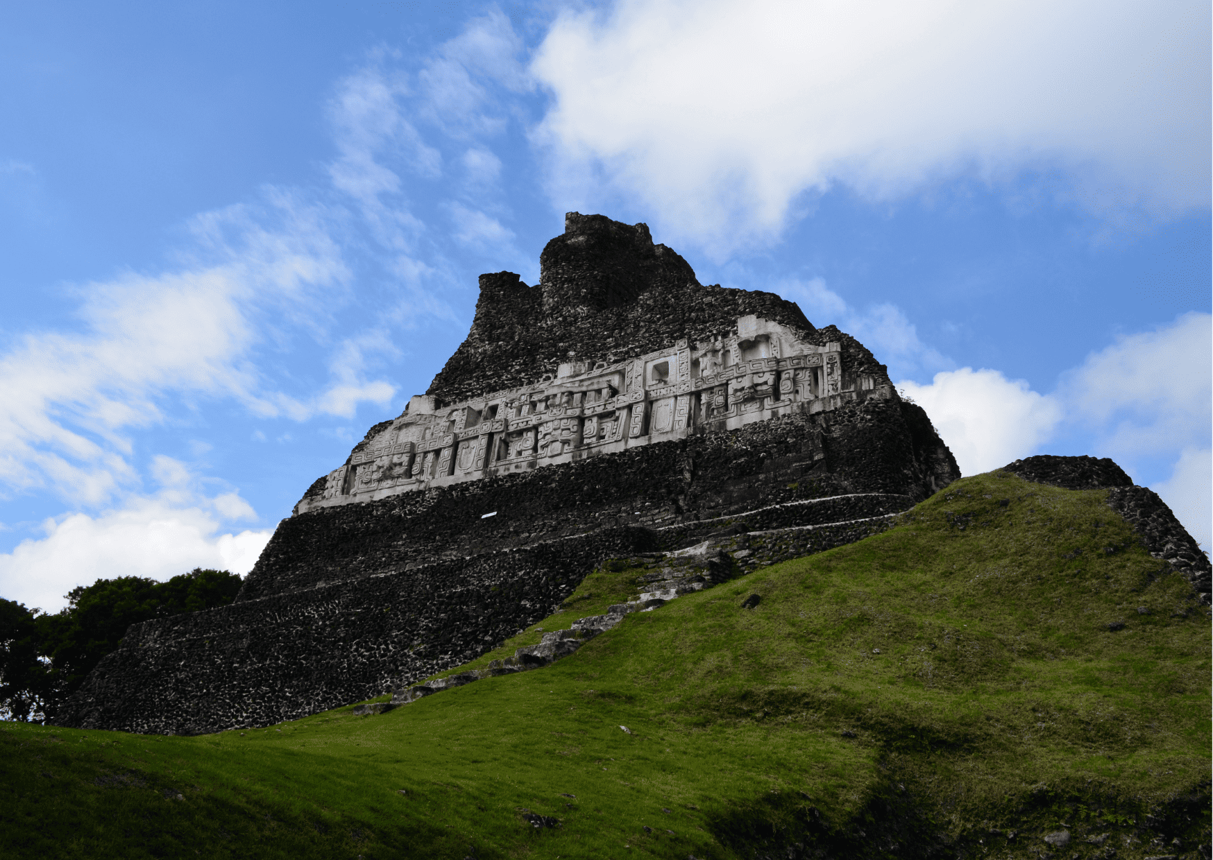 Belize Xunantunich - Aruba vs Belize - Which is the Better Vacation?