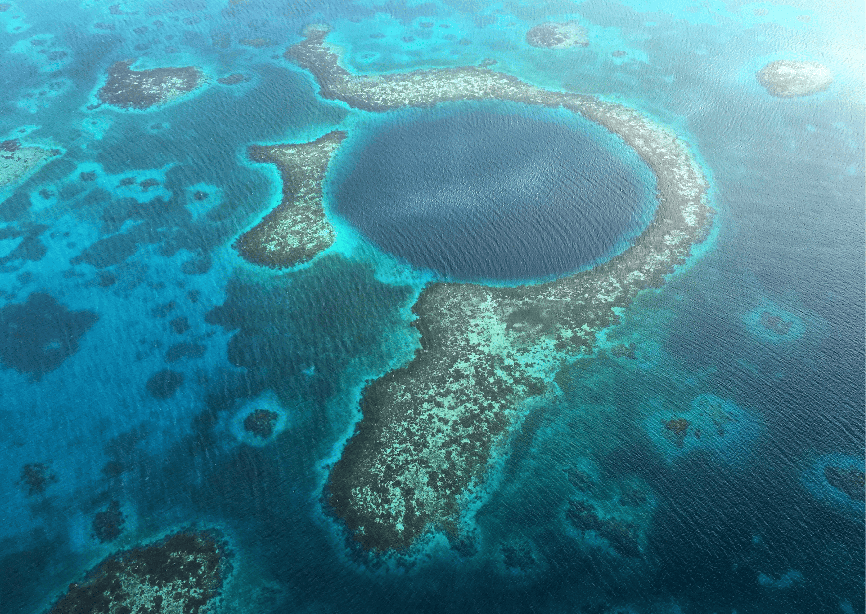 Blue Hole in Belize - Aruba vs Belize - Which is the Better Vacation?