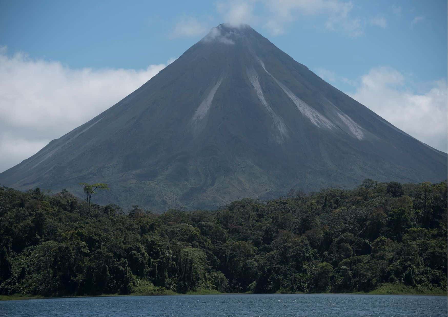 10 Beautiful Towns in Costa Rica, How To Get From Quepos to La Fortuna Best Way – All Possible Ways, Quepos to La Fortuna, Quepos to La Fortuna transfer, cheapest way from Quepos to La Fortuna, bus from Quepos to La Fortuna, from Quepos to La Fortuna by bus, taxi from Quepos to La Fortuna, private transfer from Quepos to La Fortuna, Shared Van from Quepos to La Fortuna, rent a car in Quepos, uber from Quepos to La Fortuna