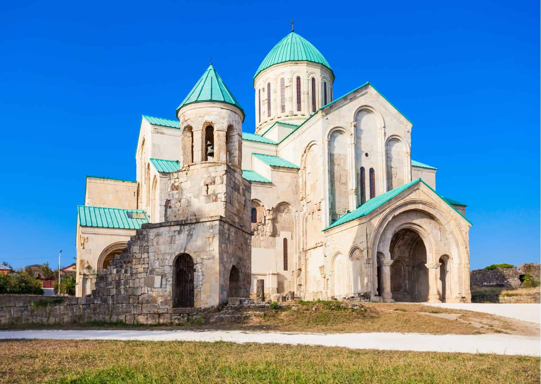 How to get from Kutaisi Airport to city center Best Way, cheapest way from Kutaisi Airport to city center, best way from Kutaisi Airport to city center, bus from Kutaisi Airport to city center, Kutaisi Airport to downtown, taxi fare from Kutaisi Airport to city center, private transfer from Kutaisi Airport to city center