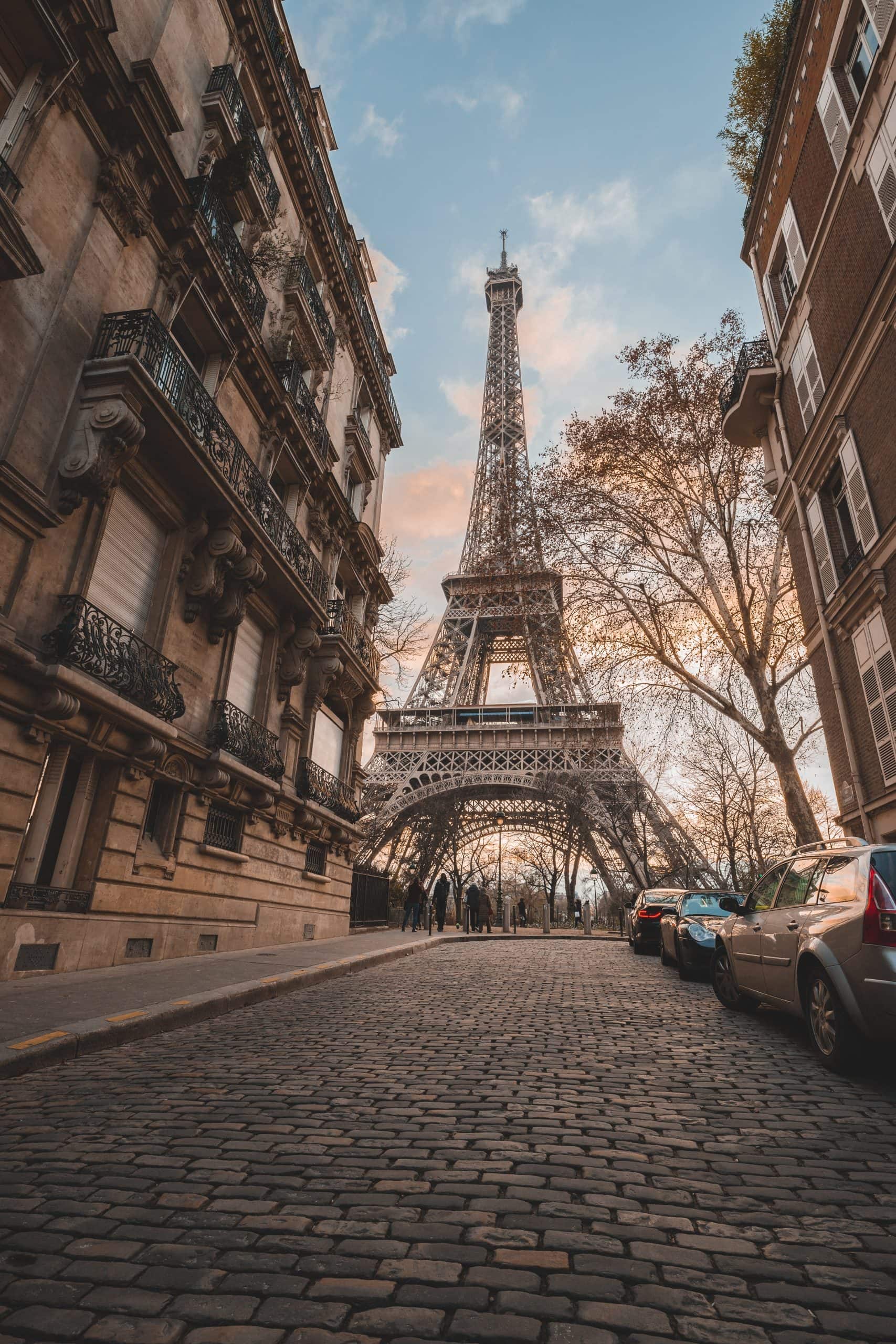 20 Top Countries in the World to Meet and Date New People: Ultimate Guide, 10 Top Money-Saving Tips For France