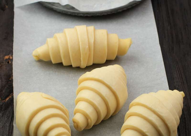 How to Make Croissant – An Authentic Croissant (Recipe Guide)