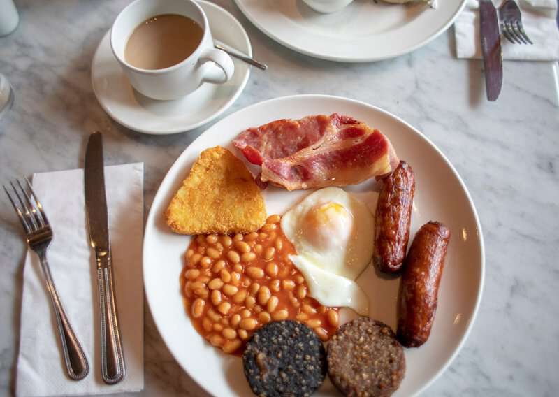 15 Common Mistakes to Avoid in Ireland, 5 Tourist Traps to Avoid in Dublin And How to Avoid Them, Comparison English Breakfast vs Irish Breakfast - Recipe Guide, How to Make Irish Breakfast – An Authentic Irish Breakfast (Recipe Guide)