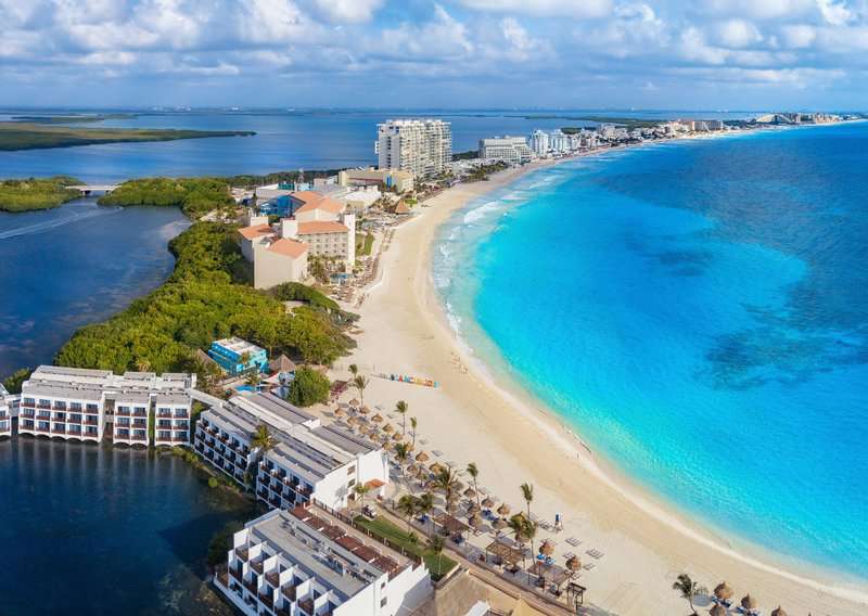 Rules About Tipping in Mexico: Tips and Mistakes to Avoid, 8 Tourist Traps to Avoid in Cancun (Travel Guide)