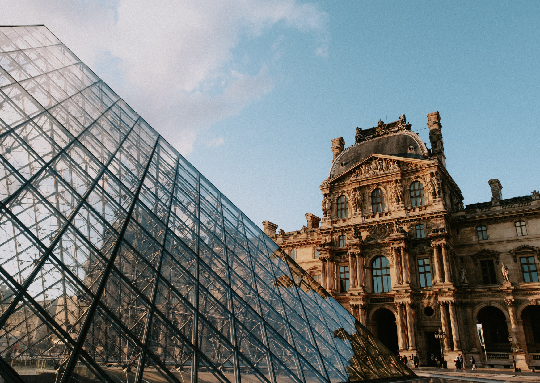 Louvre Museum in Paris 8 Mistakes Tourists Make in Paris to Avoid