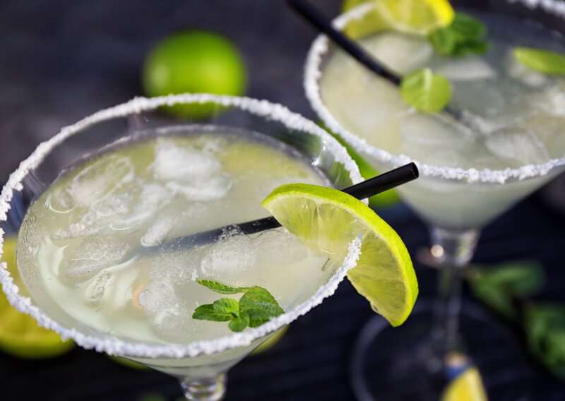 How To Make Margarita Cocktails (Recipe Guide)