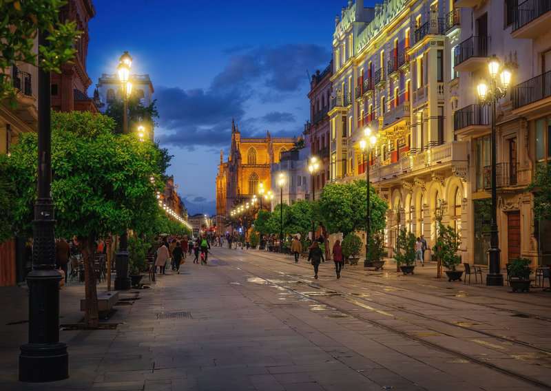 7 Tourist Traps to Avoid in Seville (Travel Guide)