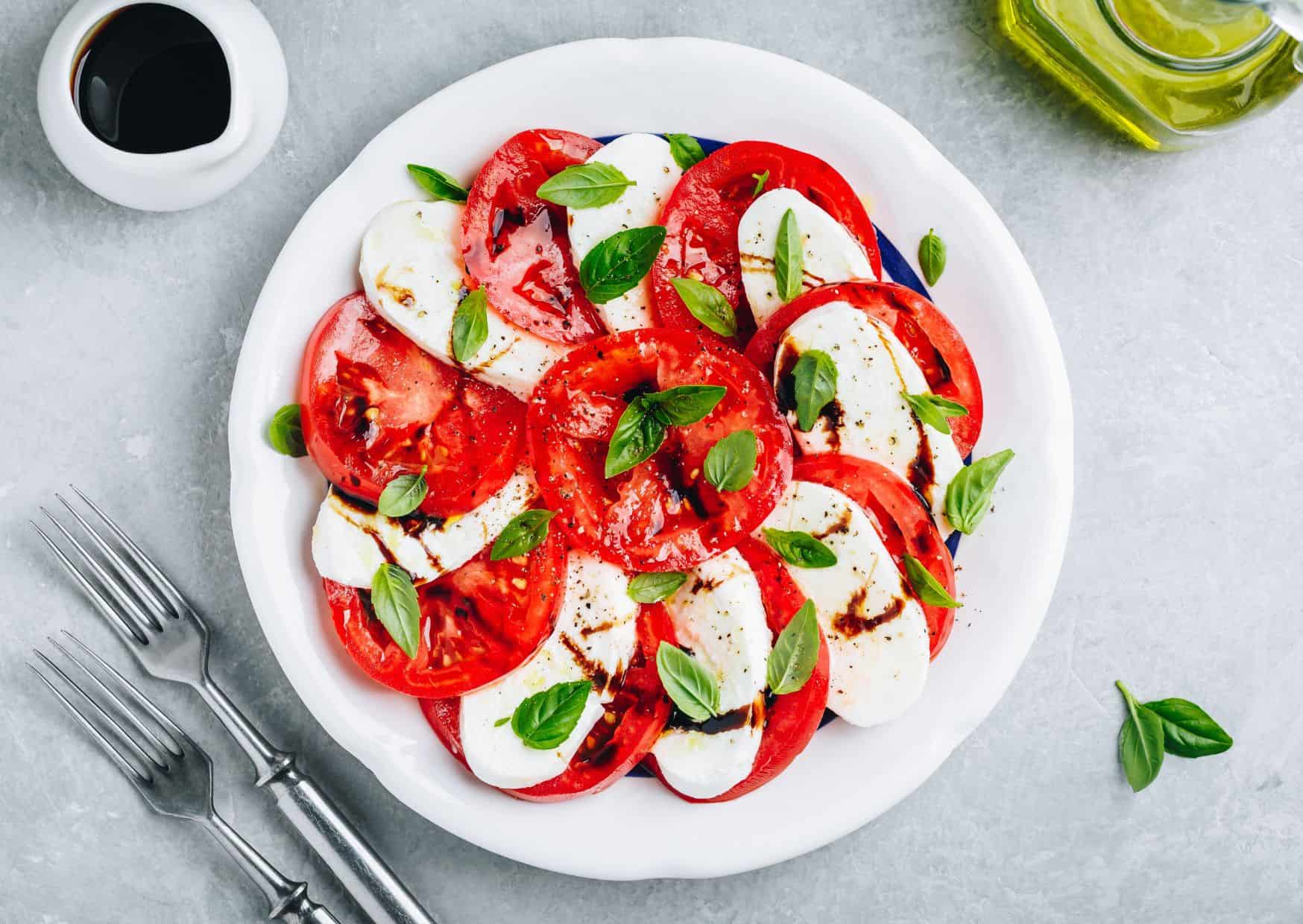 How To Make Caprese Salad (Recipe Guide) Tips And Calories