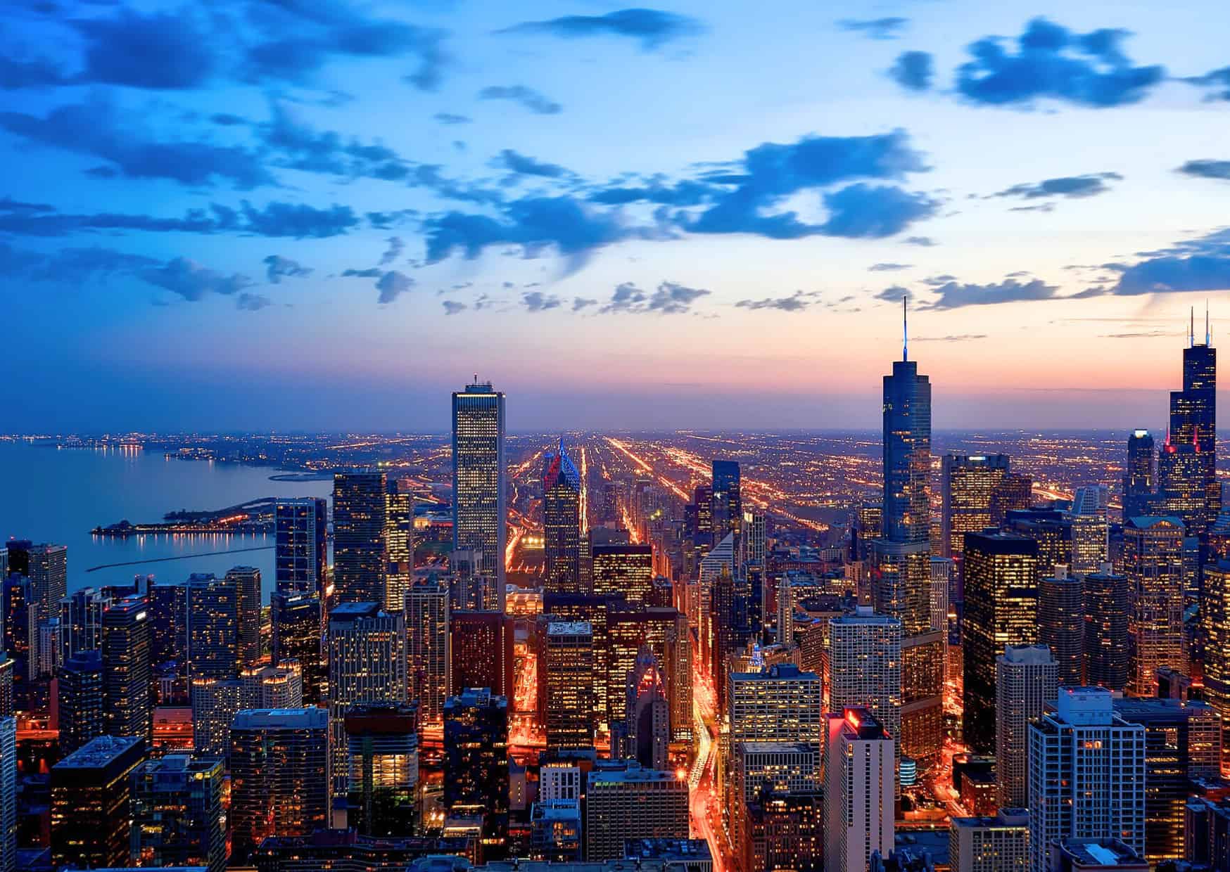 Chicago at night Avoid These 7 Common Mistakes Tourists Make in Chicago