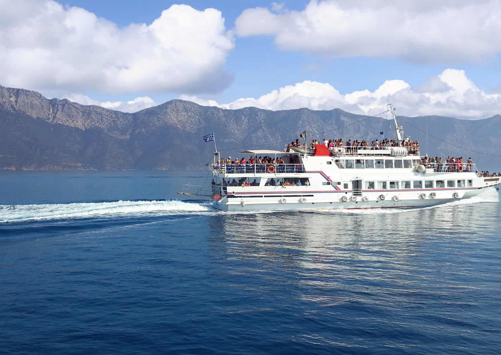 7 Tourist Traps to Avoid in Greek Islands And How To Avoid Them